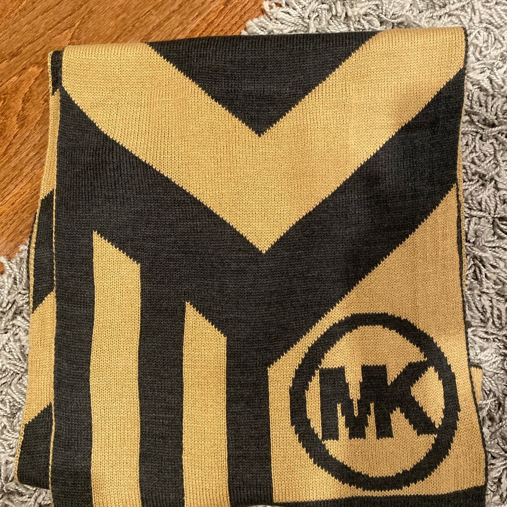 Brand New Never Worn Michael Kors Long Scarf - Picture 3 of 3